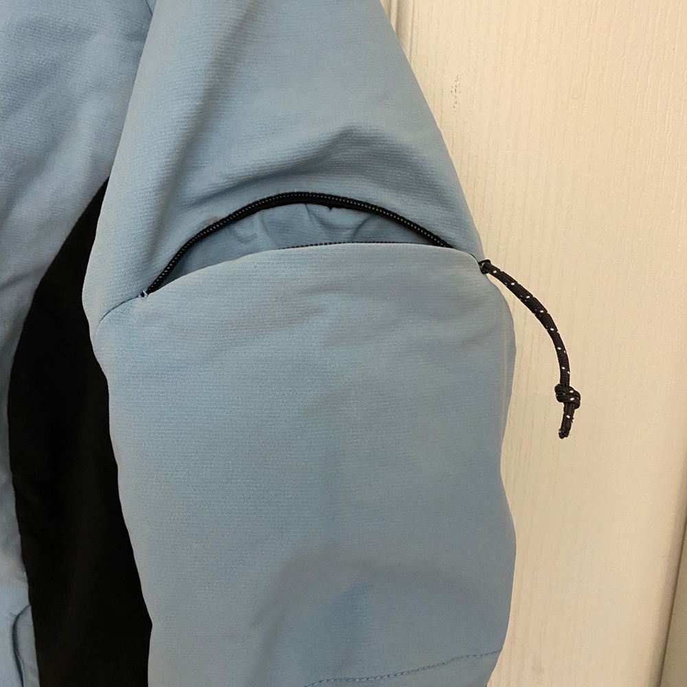 Mountain Hardware Softshell - Picture 4 of 4